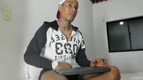 Snapshot of hunting_blondes chatting on April 14, 2026, 12:49 am hunting_blondes online show from April 14, 2026, 12:49 am