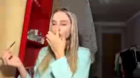 Gloria online show from November 25, 2025, 3:23 pm