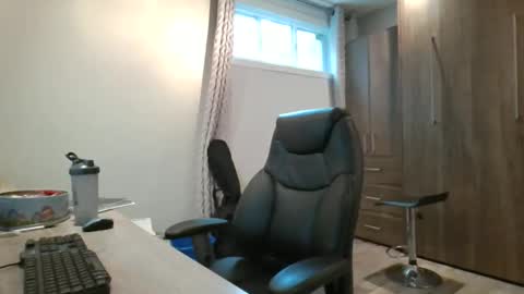 hurley7890 online show from November 4, 2025, 6:07 pm