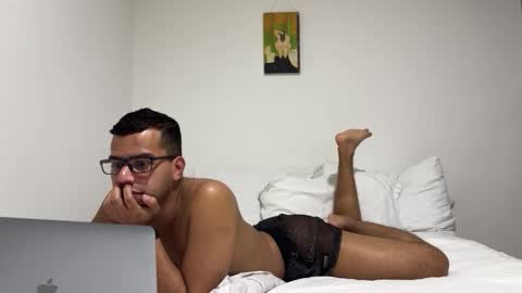 Snapshot of hvm20 chatting on November 19, 2025, 5:18 am hvm20 online show from November 19, 2025, 5:18 am