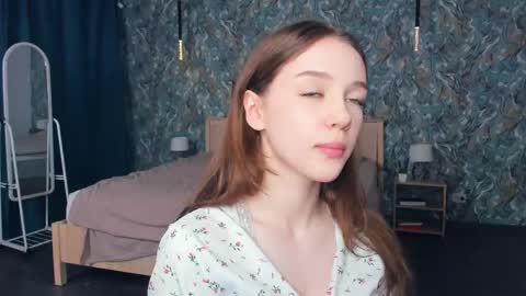 Snapshot of hwadwellingham chatting on June 7, 2026, 7:12 am Lily online show from June 7, 2026, 7:12 am