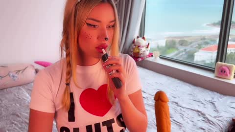 Your submissive lady 3 online show from January 11, 2025, 8:43 am