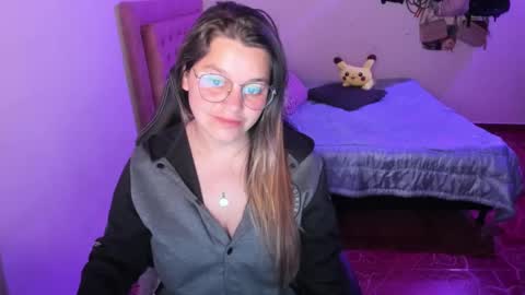Snapshot of hyun22148625 chatting on January 7, 2025, 4:08 am Hello Im Julieta Im 25 years old and I love being here. Thank you for visiting my living room. The only rule is that you hap online show from January 7, 2025, 4:08 am