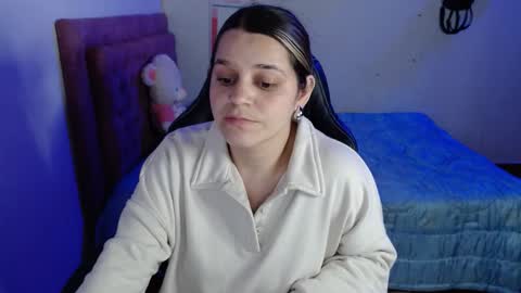 Snapshot of hyun22148625 chatting on September 25, 2025, 2:37 am Hello Im Julieta Im 25 years old and I love being here. Thank you for visiting my living room. The only rule is that you hap online show from September 25, 2025, 2:37 am