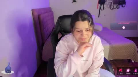 Hello Im Julieta Im 25 years old and I love being here. Thank you for visiting my living room. The only rule is that you hap online show from November 22, 2025, 8:02 am