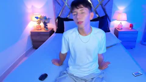 Son Hyunjin online show from October 17, 2025, 11:40 pm