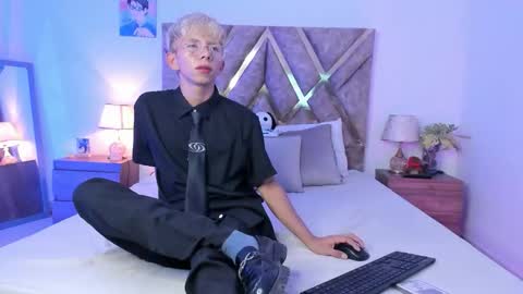 Son Hyunjin online show from February 7, 2026, 12:03 am