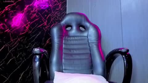 kelvis online show from November 15, 2025, 11:29 am