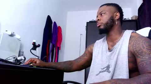 Mr H Independent model online show from October 31, 2025, 3:07 am