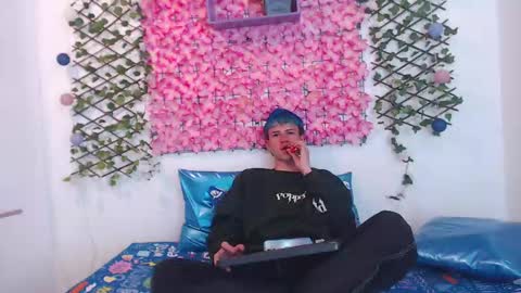 Snapshot of iam_lukas__ chatting on September 15, 2025, 7:47 pm iam_lukas__ online show from September 15, 2025, 7:47 pm