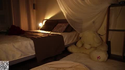 Snapshot of iamclaire_ chatting on December 22, 2025, 8:28 pm Claire online show from December 22, 2025, 8:28 pm