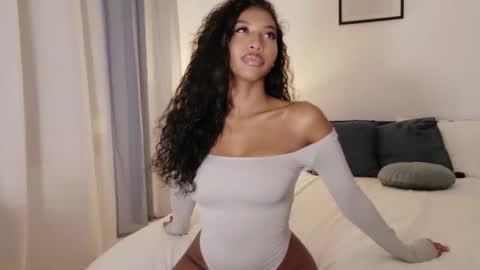 Snapshot of iamcrystal2 chatting on September 18, 2025, 10:56 pm Crystal online show from September 18, 2025, 10:56 pm