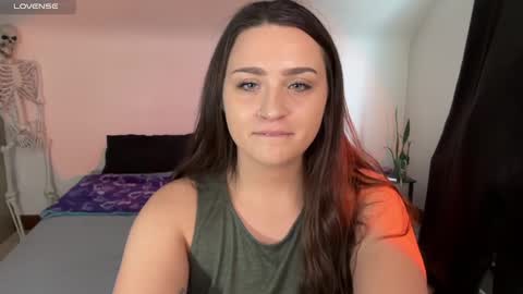 Crystal online show from January 25, 2025, 7:49 pm