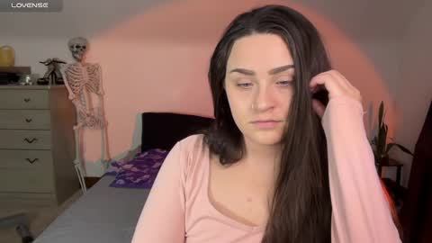 Crystal online show from February 2, 2025, 4:37 am