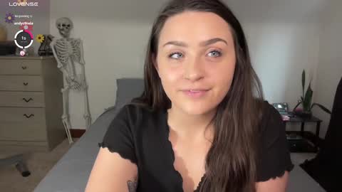 Crystal online show from February 13, 2025, 4:28 pm