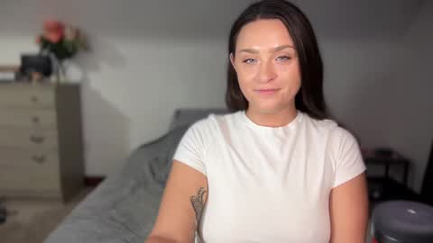 Crystal online show from September 17, 2025, 3:08 am