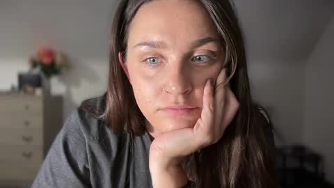 Crystal online show from October 12, 2025, 5:06 am