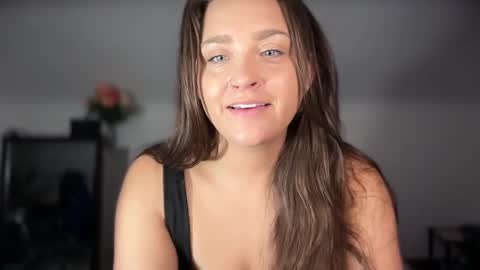 Crystal online show from October 19, 2025, 6:03 am