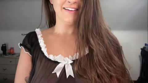 Crystal online show from November 23, 2025, 5:40 am