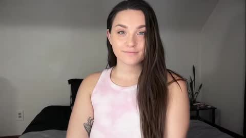 Crystal online show from February 9, 2026, 5:44 am