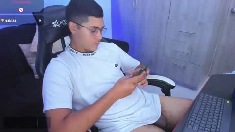 Dylan  independent model  online show from February 10, 2025, 9:58 am