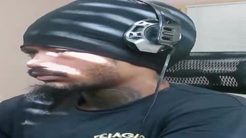 iamjohnny4u online show from December 17, 2025, 2:34 pm