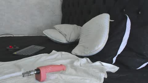 IAN CASTILLO online show from February 15, 2025, 2:11 pm