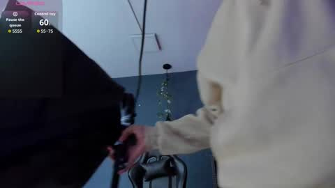 IAN CASTILLO online show from September 30, 2025, 11:26 am