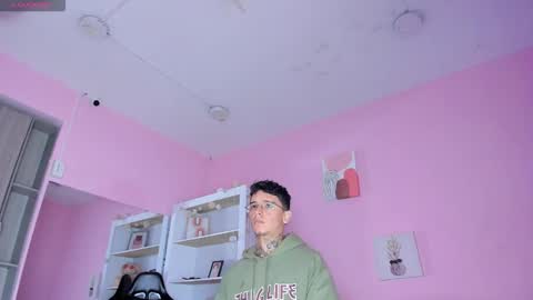 IAN CASTILLO online show from October 25, 2025, 11:07 am