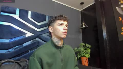 IAN CASTILLO online show from January 13, 2026, 11:15 am