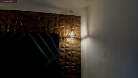 IAN CASTILLO online show from April 16, 2026, 11:11 am