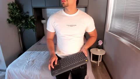 Ian Davis online show from December 11, 2024, 8:18 pm