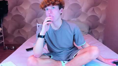 Ian Flor online show from December 17, 2025, 12:33 pm