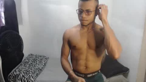 Snapshot of ian_tuner chatting on December 4, 2025, 7:33 pm ian_tuner online show from December 4, 2025, 7:33 pm