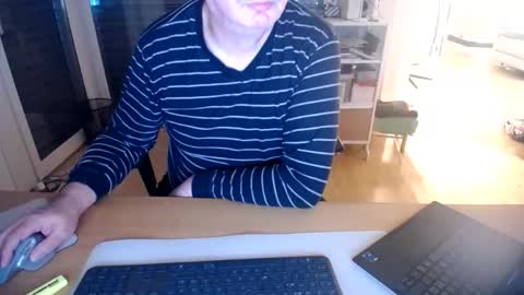 iandy12 online show from November 4, 2025, 10:42 pm