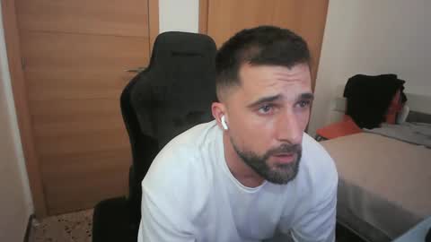 iberian_macho online show from October 11, 2025, 9:35 pm