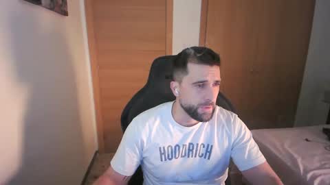 iberian_macho online show from December 21, 2025, 12:34 pm