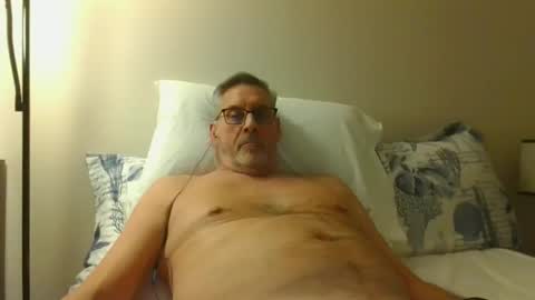 icanhelpu43 online show from February 10, 2025, 5:25 am