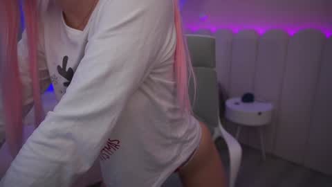 ice_kitty online show from December 12, 2024, 5:31 am