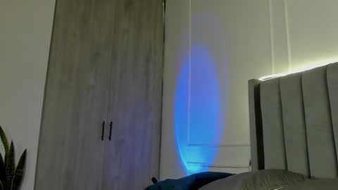 Crystall online show from October 28, 2025, 12:52 pm