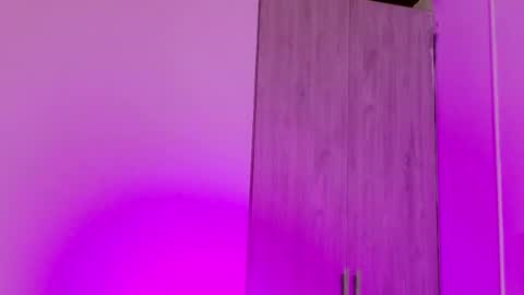 Crystall online show from April 7, 2026, 1:22 pm