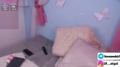 ice_y_abigail online show from February 25, 2025, 3:49 pm