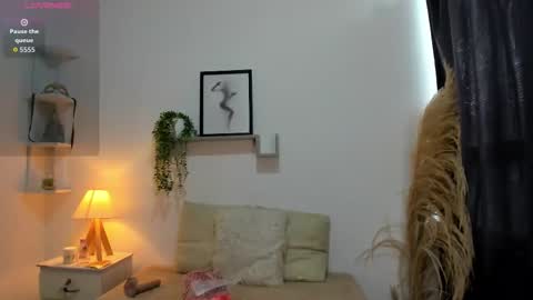 ice_y_abigail online show from November 11, 2025, 12:05 pm