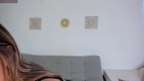 ice_y_abigail online show from November 18, 2025, 12:09 pm