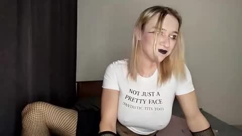 Jade online show from December 15, 2025, 2:43 pm