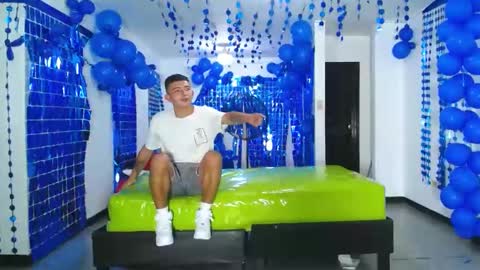 THOMAS AND DAMIAND online show from December 26, 2024, 9:15 pm