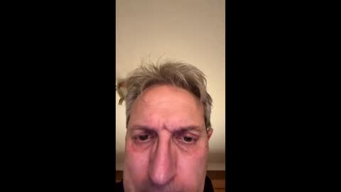 Snapshot of icums4u chatting on October 6, 2025, 9:45 pm icums4u online show from October 6, 2025, 9:45 pm