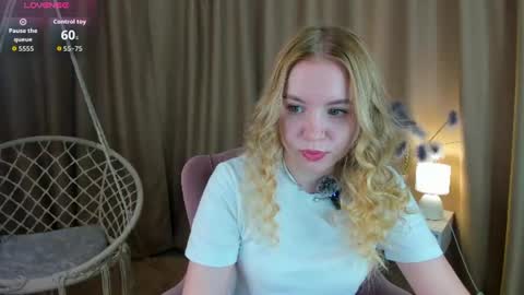 Snapshot of ida_lewiss chatting on June 22, 2026, 12:35 am Ida online show from June 22, 2026, 12:35 am