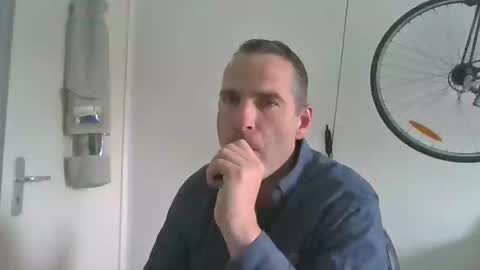 idontknowwhy1 online show from September 22, 2025, 9:55 am