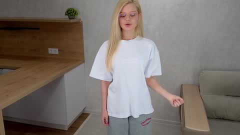 Lisa online show from January 31, 2025, 3:30 am